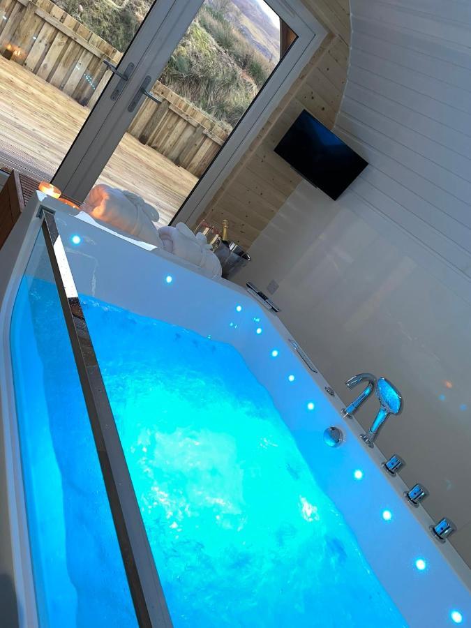 Apex Studio Pod & Jacuzzi Bath 포트 윌리엄 외부 사진